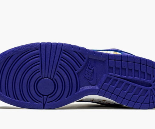 Alternative view of NIKE SB DUNK LOW SUPREME BLUE