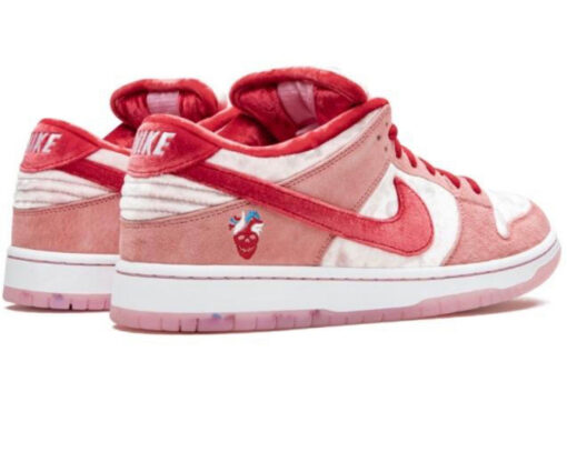 Alternative view of NIKE SB DUNK LOW STRANGELOVE