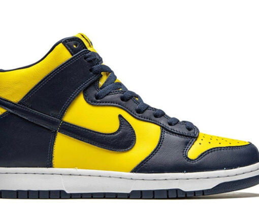 Alternative view of NIKE SB DUNK HIGH MICHIGAN