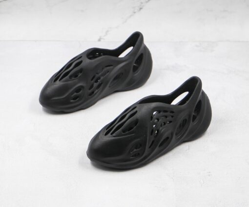 Alternative view of Yeezy Foam RNNR Black