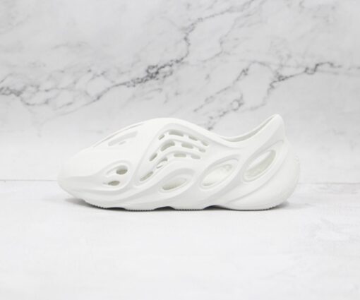 Yeezy Foam RNNR Ararat