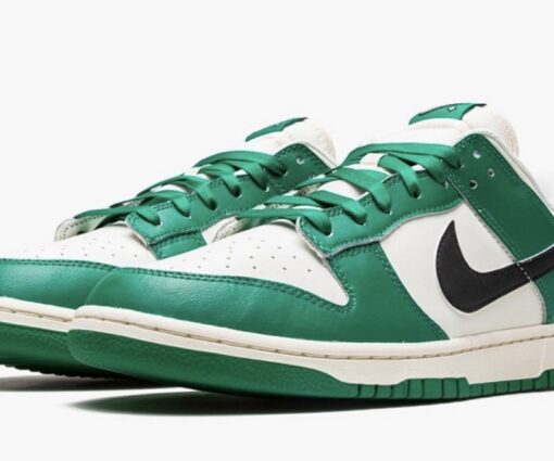 Alternative view of Nike SB Dunk Low SE Lottery Pack Green