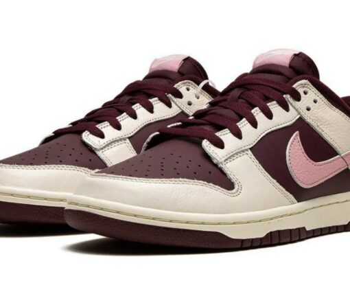 Alternative view of Nike SB Dunk Low Retro PRM Valentine Day
