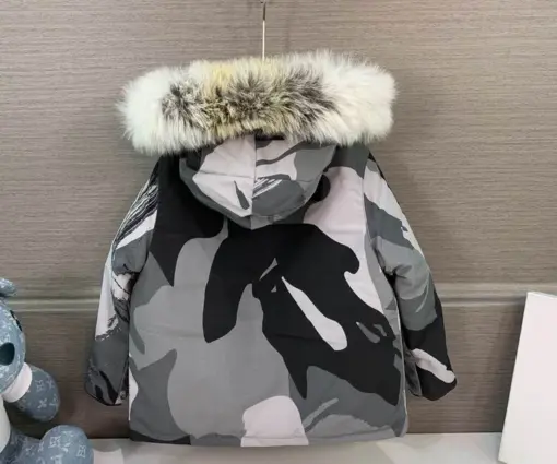 Alternative view of Canada Goose