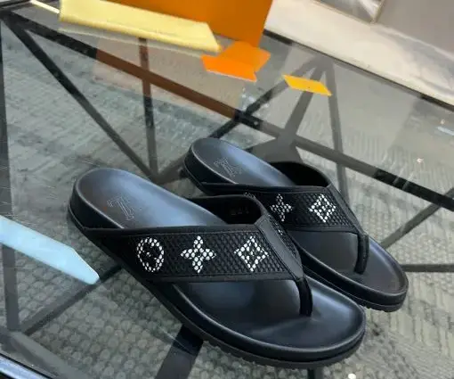 Alternative view of LV Monogram Sandels Black