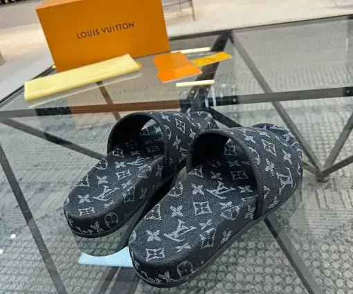 Alternative view of LV Monogram Slipper Black