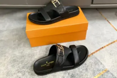 LV Slipper Black