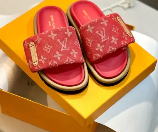 Alternative view of LV Slipper Red