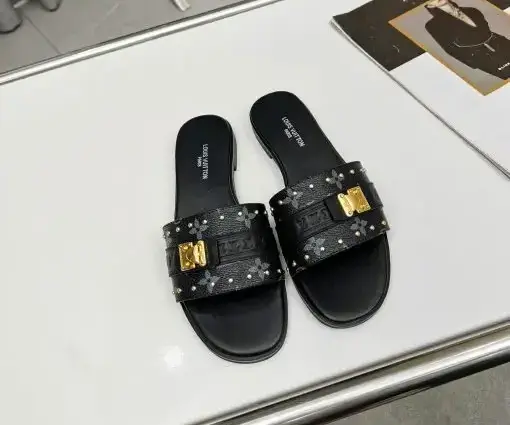 LV Women Slipper Black