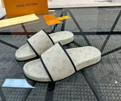 LV Slipper White