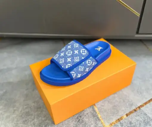 Alternative view of LV Slipper Blue