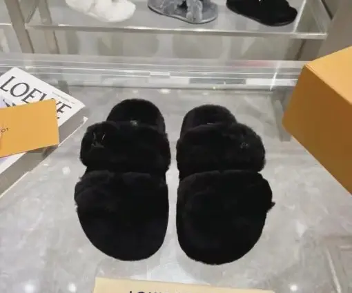 Alternative view of LV Dreamy Flat Black Fur Slipper