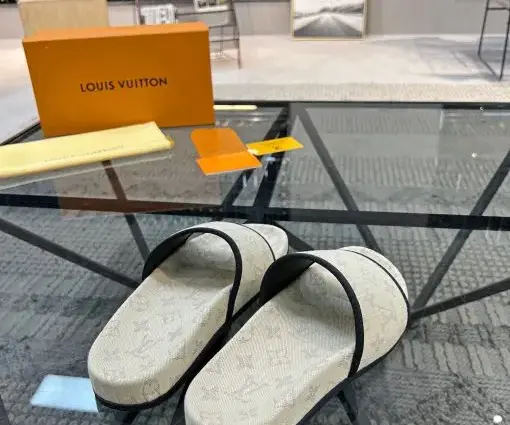 Alternative view of LV Slipper White