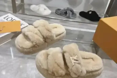 LV Sunset Comfort Shearling Flat Mules Slipper Crossover Straps With Flat Design Beige