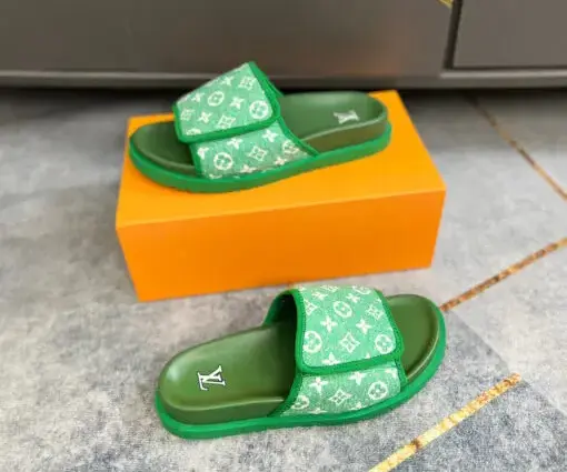 Alternative view of LV Slipper Green
