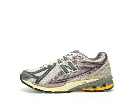 New Balance Sneaker